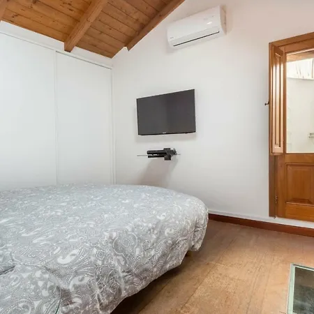 Globe Trotter's House-marina *